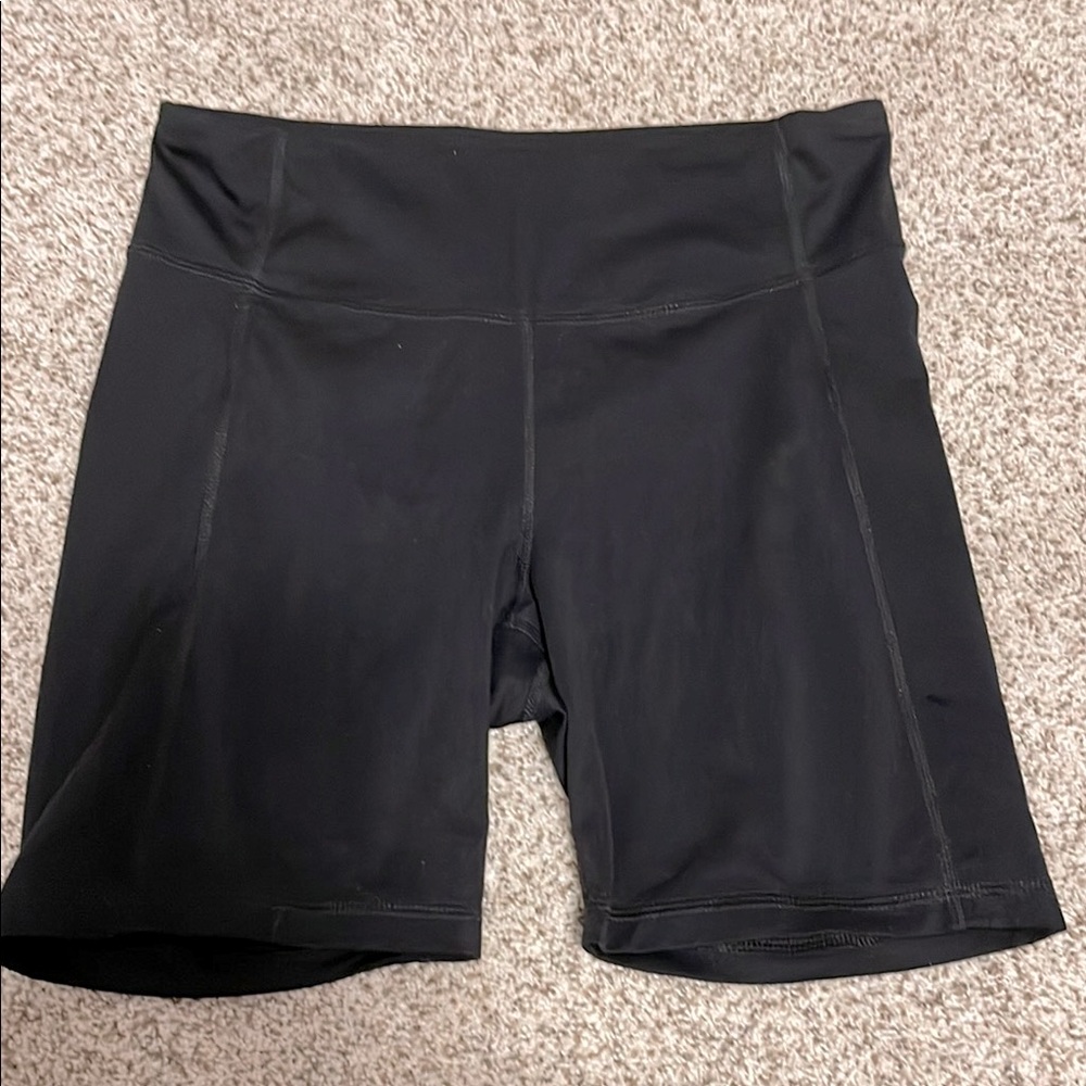 Women’s biker shorts, size M